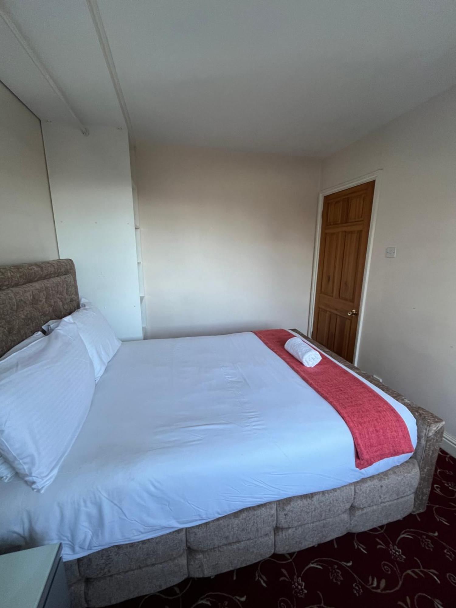 Unwind In Comfort At Cosy Caradus Your 4 Bedroom Home Sweet Home! Birmingham Buitenkant foto