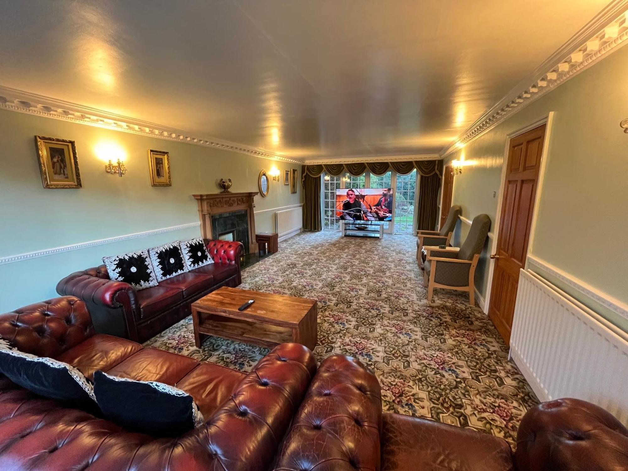 Unwind In Comfort At Cosy Caradus Your 4 Bedroom Home Sweet Home! Birmingham Buitenkant foto